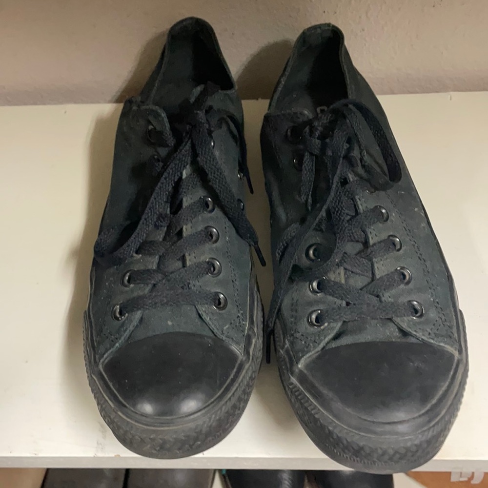 Men’s size 10 black converse